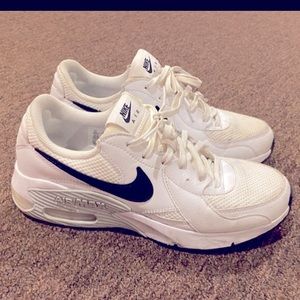 EUC Women’s Sz 10 Nike Air Sneakers Training Running Athletic leather shoe white